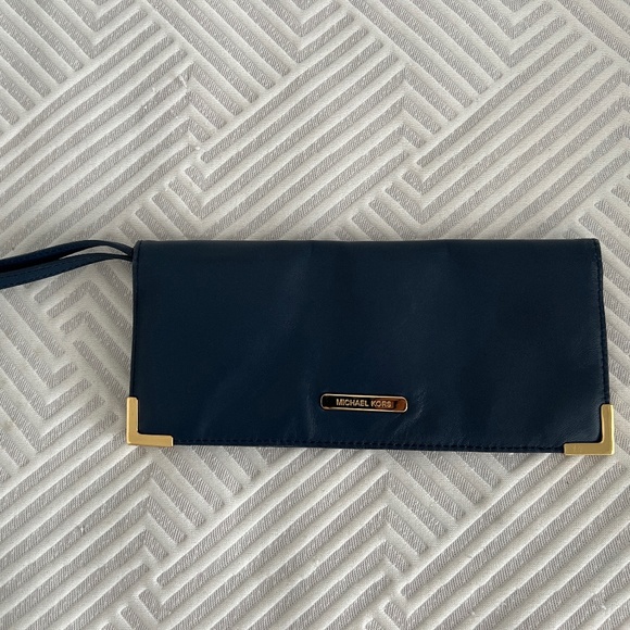 MICHAEL KORS leather wristlet blue EUC - Picture 1 of 4